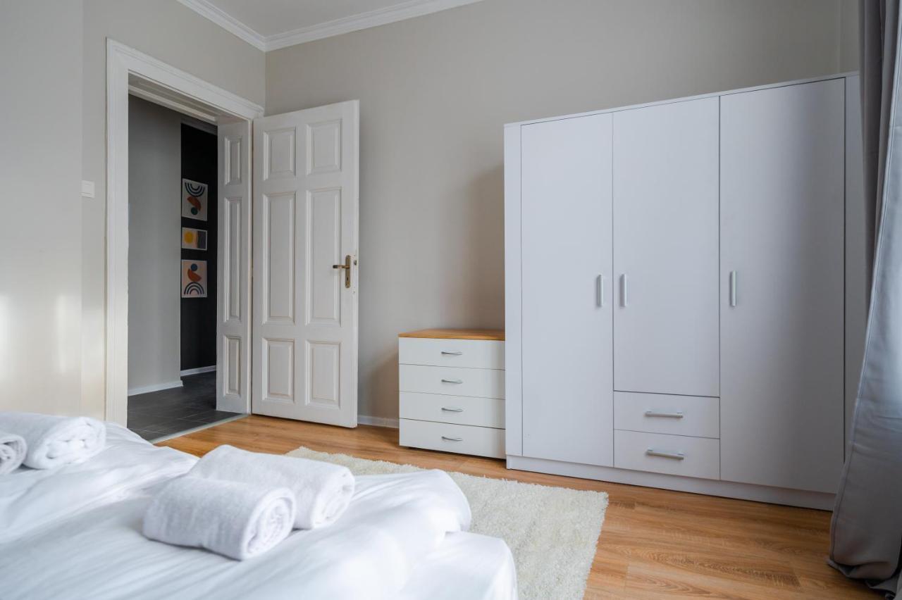 Boutique 2-Bedroom Apartment In Sofia Bagian luar foto